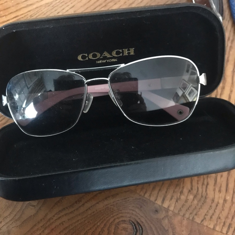 Coach Pink and Black Sunglasses 
New no flaws
Authentic nose piece hard case